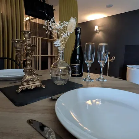 Jacuzzi, Massage Table, Relaxation, Wedding, Loveroom * Wizernes