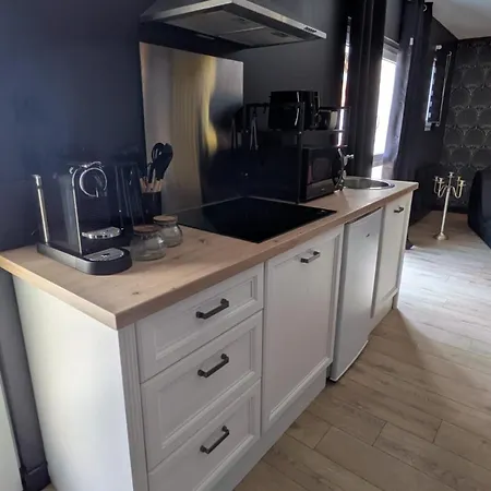 Jacuzzi, Massage Table, Relaxation, Wedding, Loveroom Apartment *