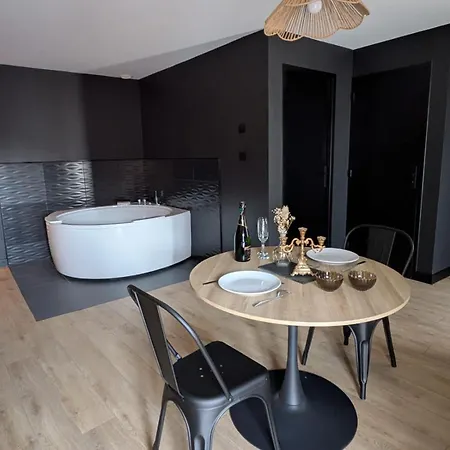 Jacuzzi, Massage Table, Relaxation, Wedding, Loveroom Apartamento
