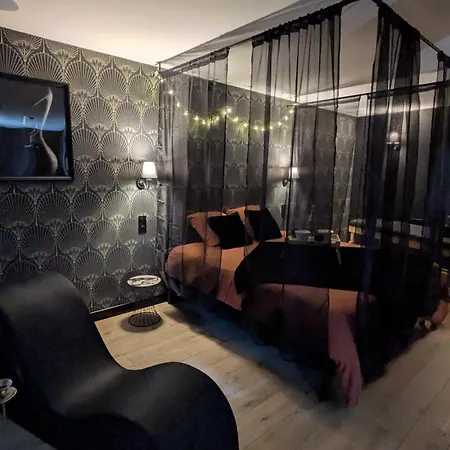 Apartment Jacuzzi, Massage Table, Relaxation, Wedding, Loveroom