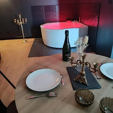 Jacuzzi, Massage Table, Relaxation, Wedding, Loveroom Apartamento