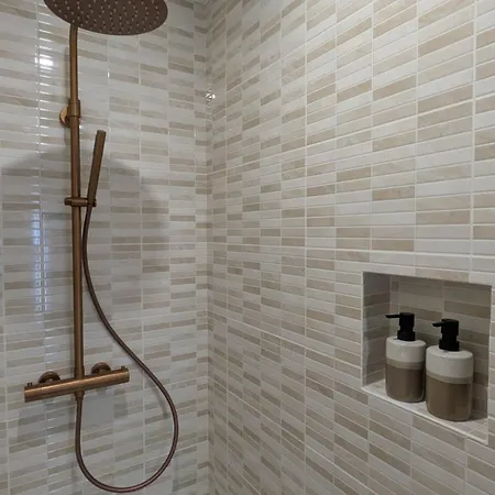 Apartment Jacuzzi, Massage Table, Relaxation, Wedding, Loveroom *